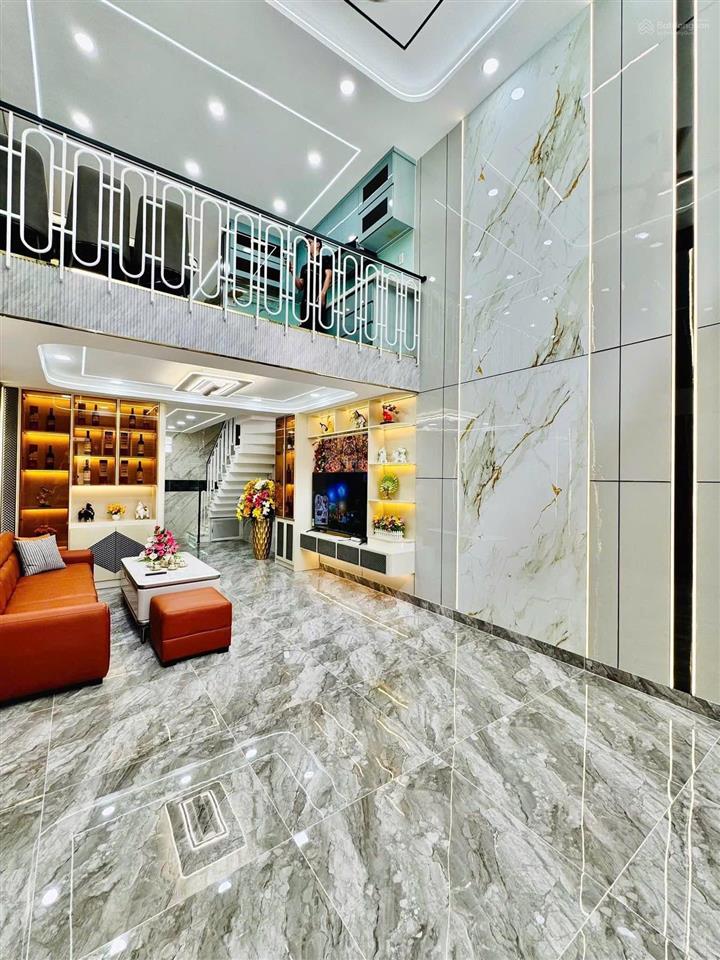 Nhà ngộp 71.7m² ngay cô giang  quận 1. đang cho thuê 25 triệu gần đại học văn lang