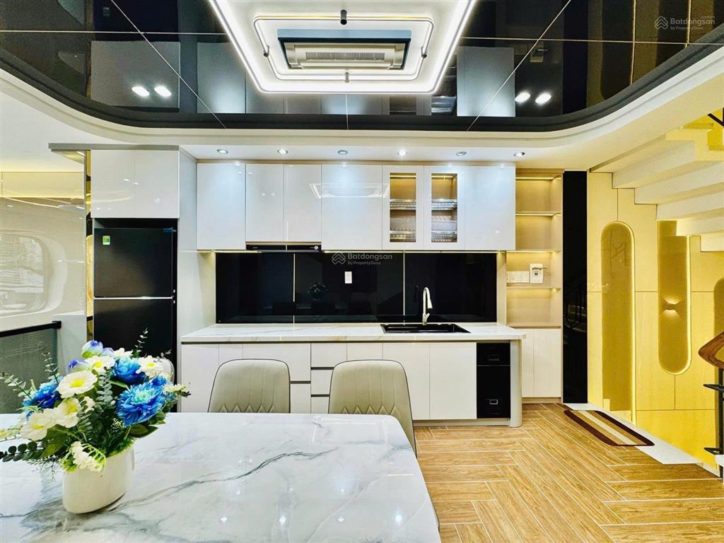 Nhà ngộp 71.7m² ngay cô giang  quận 1. đang cho thuê 25 triệu gần đại học văn lang