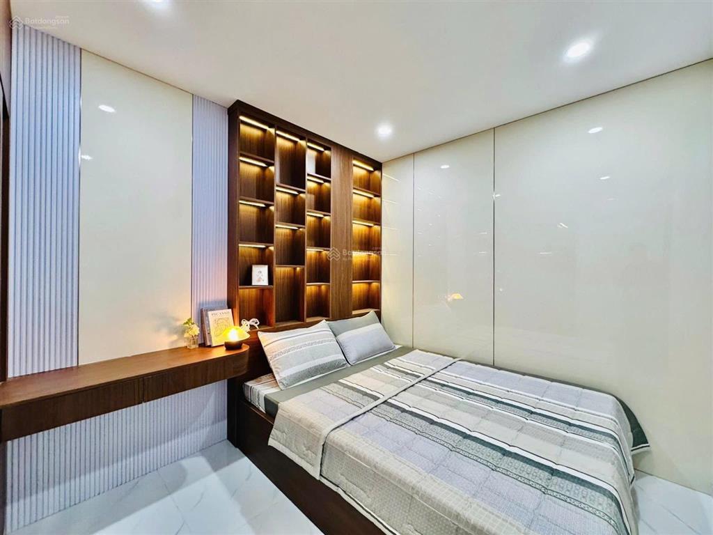 Nhà ngộp 71.7m² ngay cô giang  quận 1. đang cho thuê 25 triệu gần đại học văn lang
