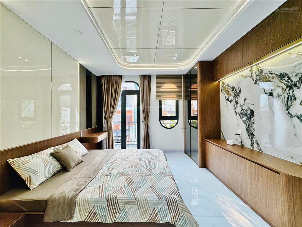 Nhà ngộp 71.7m² ngay cô giang  quận 1. đang cho thuê 25 triệu gần đại học văn lang