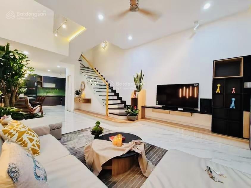 Chú út bán nhà nguyễn văn mai quận 3.giá 3tỷ5/74.9m2 đang cho thuê 20triệu. gần chợ tân định