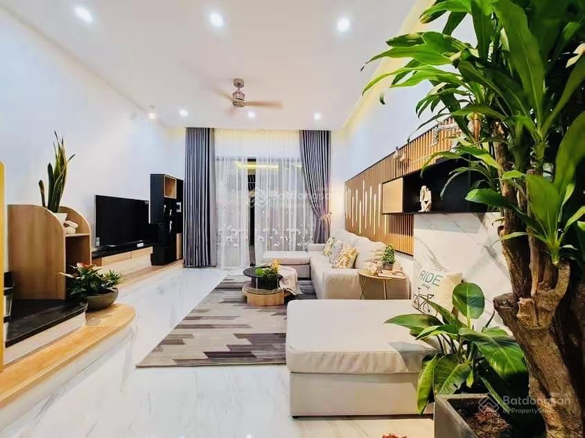 Chú út bán nhà nguyễn văn mai quận 3.giá 3tỷ5/74.9m2 đang cho thuê 20triệu. gần chợ tân định