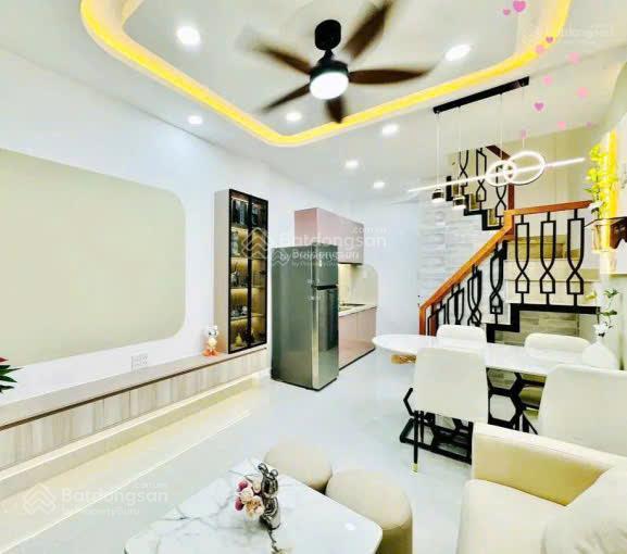 Nhà hẻm 5,5m nguyễn văn luông  quận 6.giá 2tỷ7/63.8m2 đang cho thuê 17triệu. gần công viên phú lâm