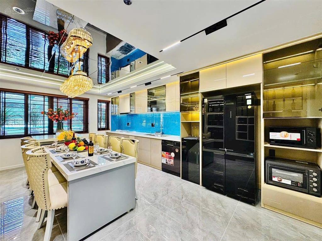 Cần vốn bán nhà cửu longp.15 quận 10. 75.4m2 đang cho thuê 26triệu. nằm khu cư xá bắc hải