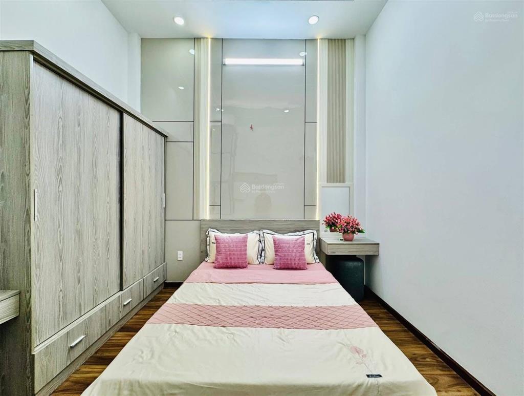 Nhà đường 6,5m ngay thạch thị thanh  quận 1. 82.4m2 đang cho thuê 25triệu. ngay chợ tân định