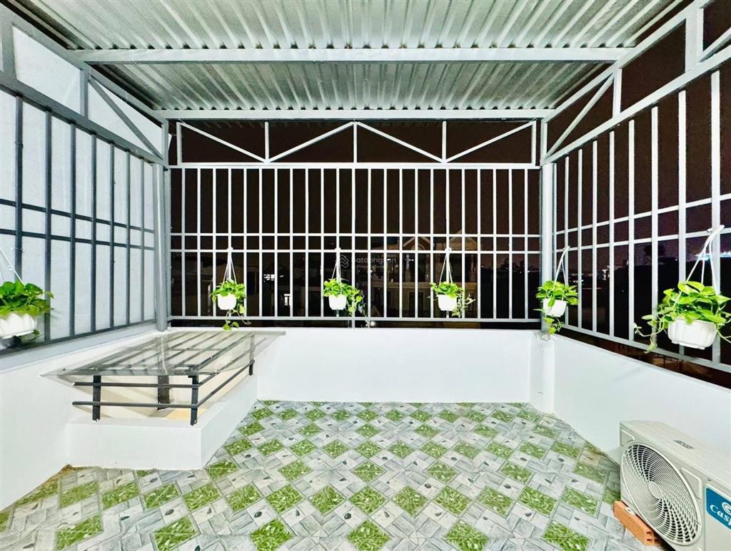 Nhà đường 6,5m ngay thạch thị thanh  quận 1. 82.4m2 đang cho thuê 25triệu. ngay chợ tân định