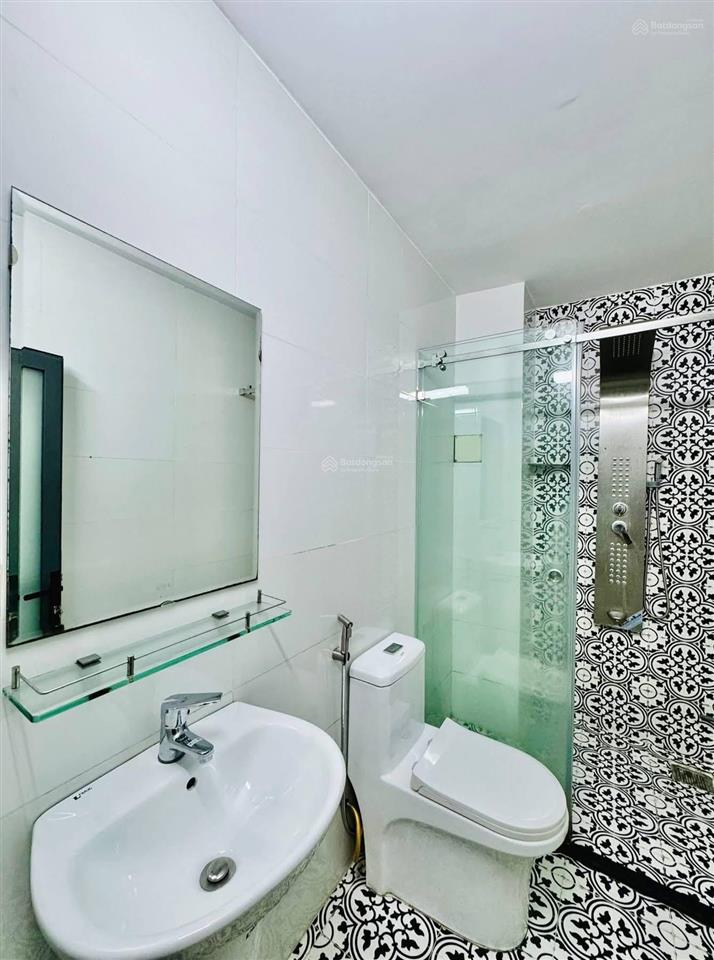 Nhà đường 6,5m ngay thạch thị thanh  quận 1. 82.4m2 đang cho thuê 25triệu. ngay chợ tân định
