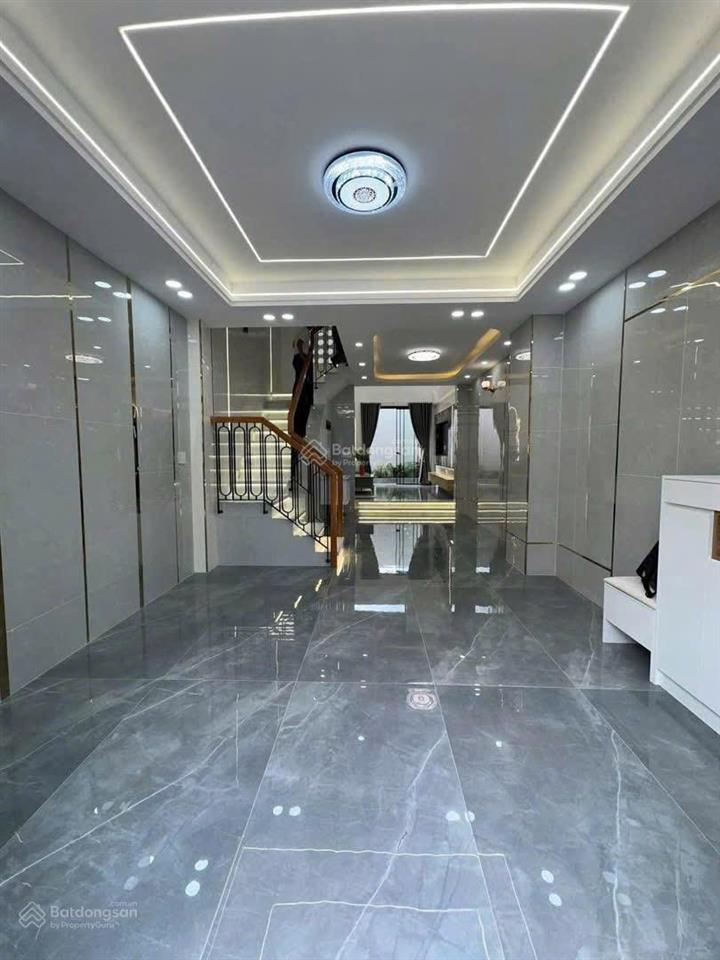 Bán gấp nhà sẵn hợp đồng cho thuê 18triệu/th. đường tân phướcp7q11 gần chợ thiếc. 3tỷ100 dt 79m2