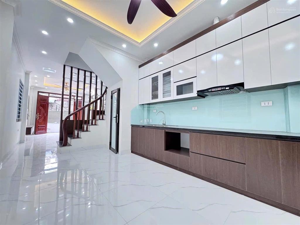 Cô phi cần bán gấp nhà nguyễn đình chiểup5q3, gần chợ vườn chuối. 4tỷ100 80m2 đang cho thuê 26tr