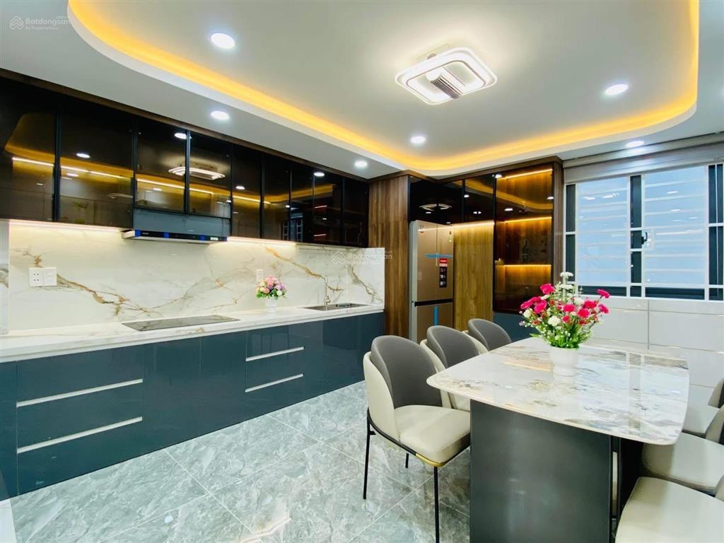 Tôi cần bán nhà huỳnh tịnh củavõ thị sáuq3 gần tiểu học nguyễn thái sơn. 4tỷ/75m2 cho thuê 23tr