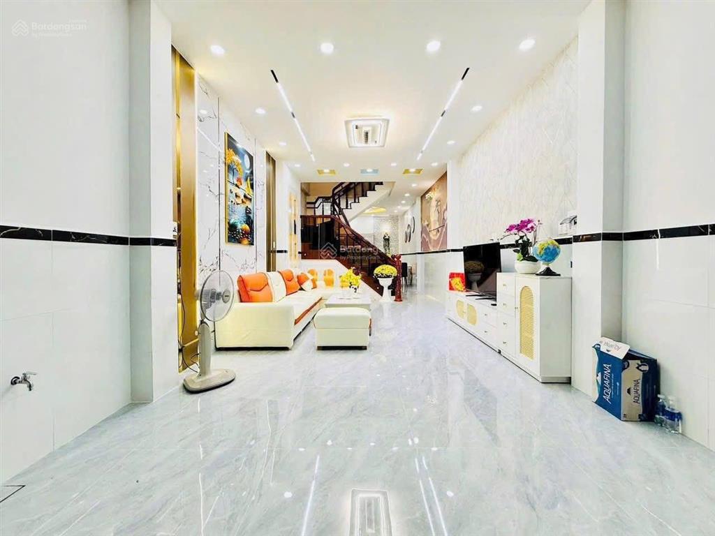 Giảm giá bán nhanh nhà trương quyềnq3 gần công viên lê văn tám. giá 4tỷ5  84m2 đang cho thuê 28tr