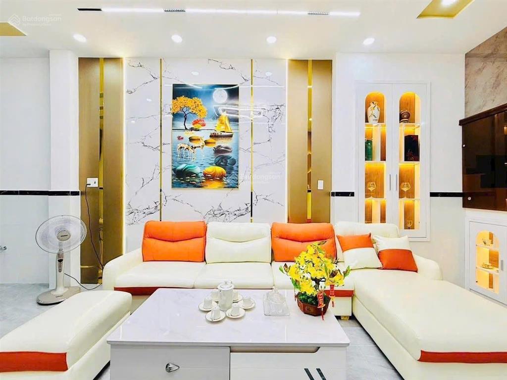 Giảm giá bán nhanh nhà trương quyềnq3 gần công viên lê văn tám. giá 4tỷ5  84m2 đang cho thuê 28tr