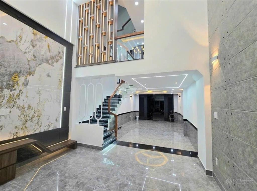 Cô mỹ đi định cư bán gấp nhà lê ngô cátq3, gần bệnh viện da liễu. 4tỷ dt 75m2 đang cho thuê 25 tr