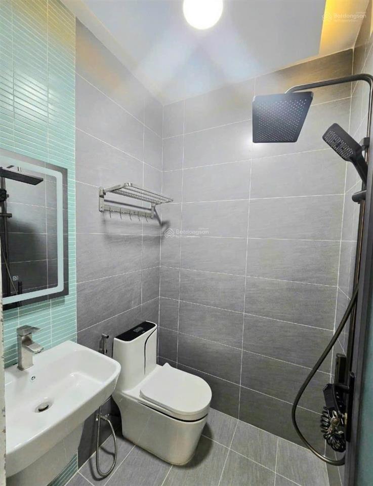 Cô mỹ đi định cư bán gấp nhà lê ngô cátq3, gần bệnh viện da liễu. 4tỷ dt 75m2 đang cho thuê 25 tr