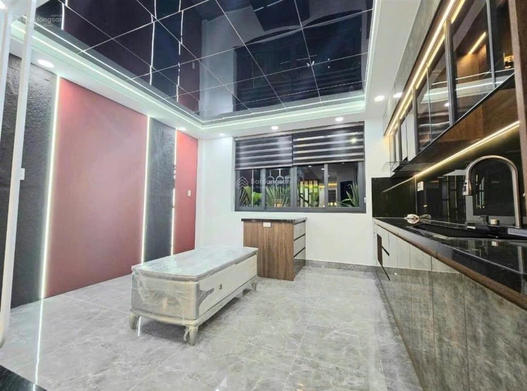 Cô mỹ đi định cư bán gấp nhà lê ngô cátq3, gần bệnh viện da liễu. 4tỷ dt 75m2 đang cho thuê 25 tr