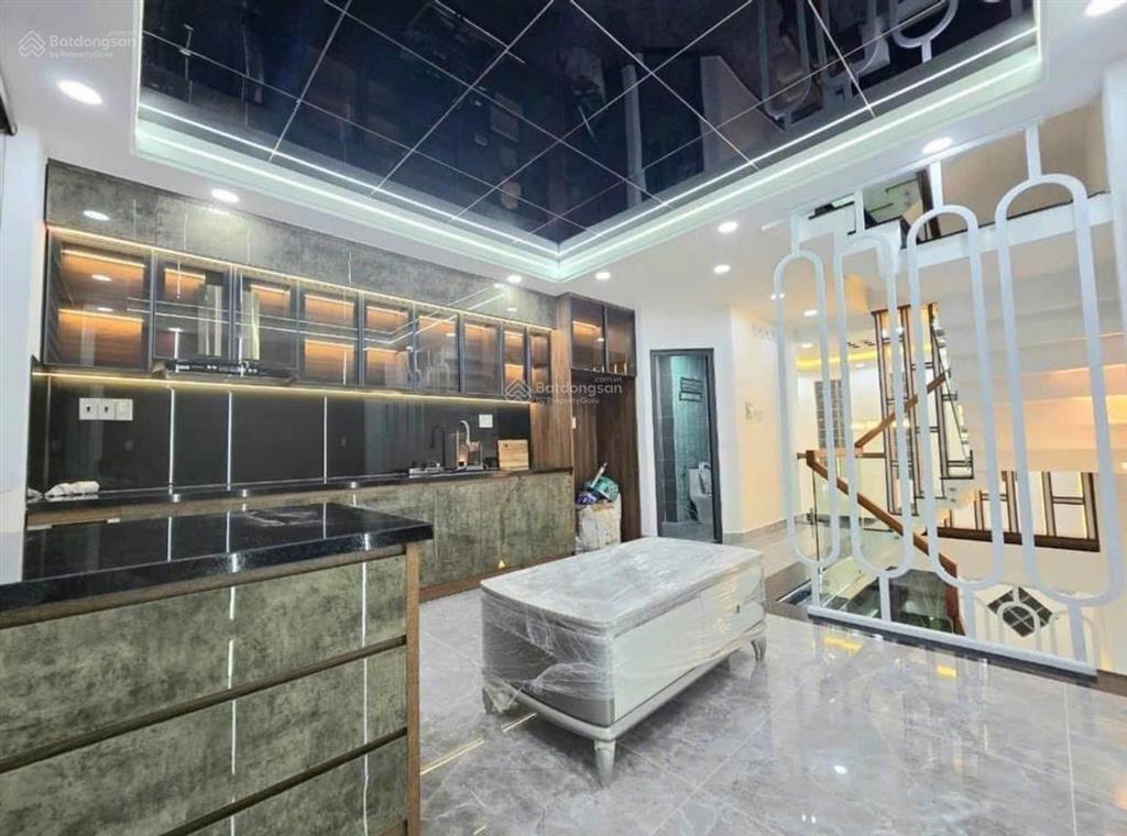 Cô mỹ đi định cư bán gấp nhà lê ngô cátq3, gần bệnh viện da liễu. 4tỷ dt 75m2 đang cho thuê 25 tr