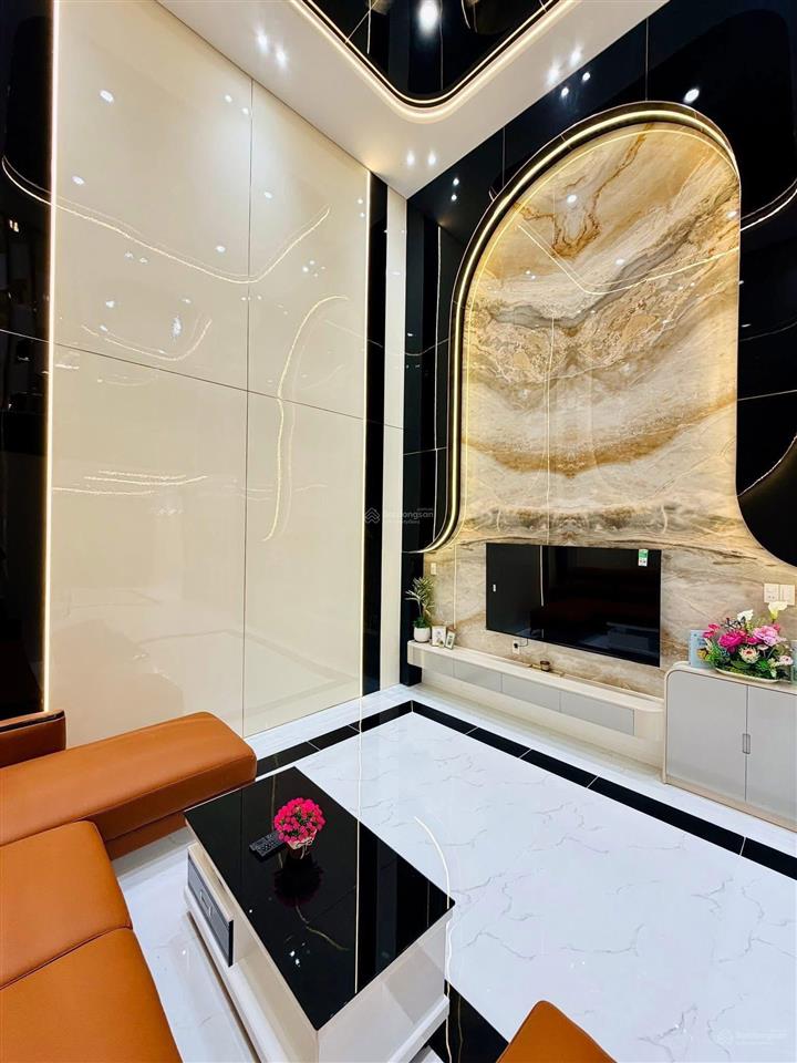 Chủ xoay vốn mở xưởng may bán gấp nhà đặng dungq1 gần chợ tân định. 5tỷ790/88m2 đang cho thuê 30tr