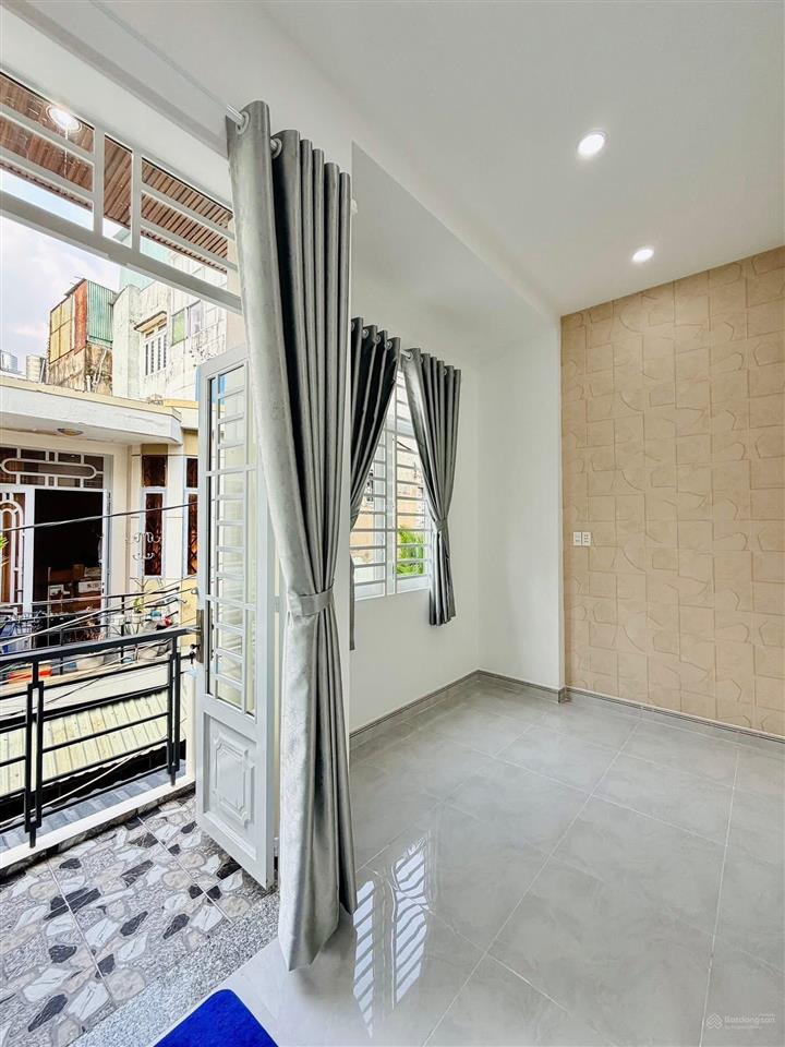 Giảm giá chỉ còn 1tỷ5 dt 65m2, đường số 270phước long aq9, gần đh văn hóa. đang cho thuê 14tr/th