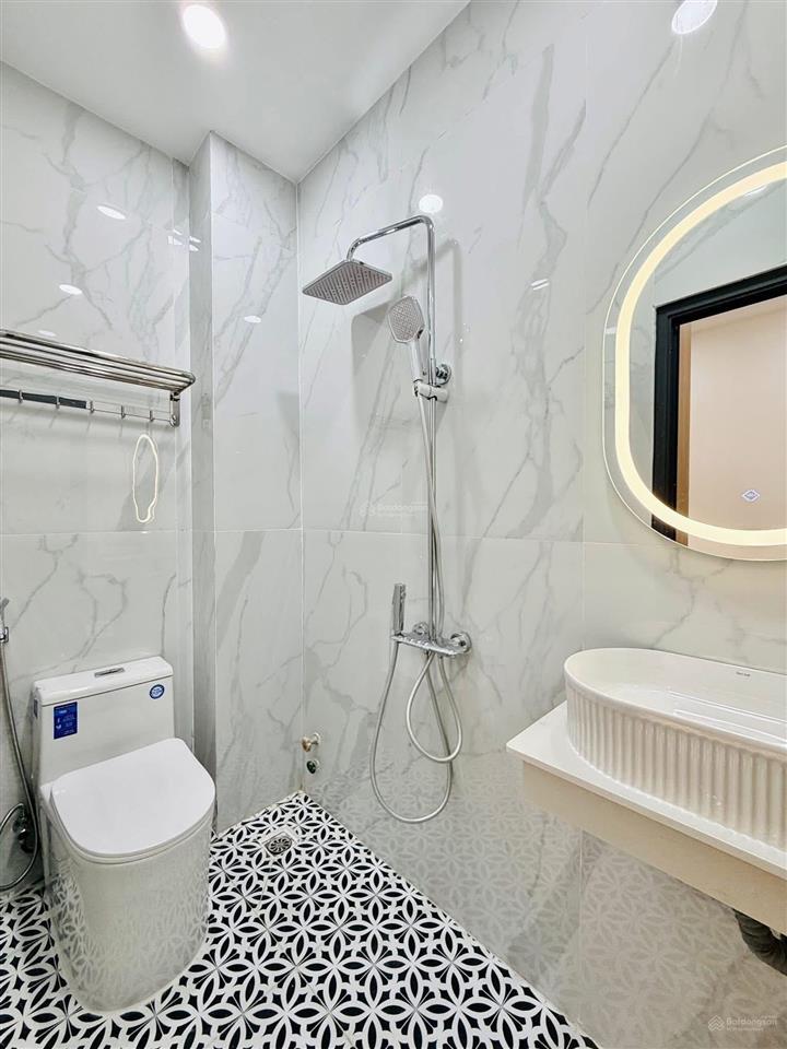 Chính chủ cần tiền bán nhà nguyễn thiện thuậtp2q3, gần chợ bàn cờ. 3tỷ90077m2 đang cho thuê 28tr
