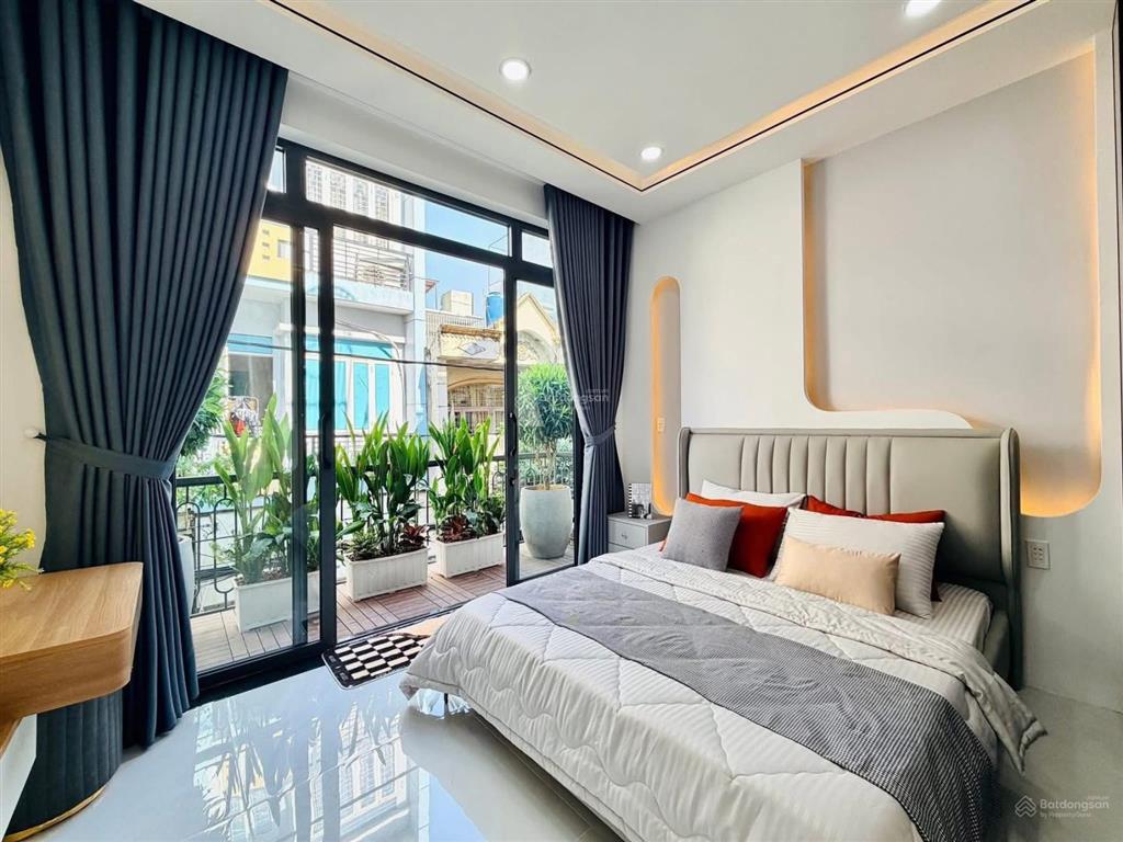 Chính chủ cần tiền bán nhà nguyễn thiện thuậtp2q3, gần chợ bàn cờ. 3tỷ90077m2 đang cho thuê 28tr