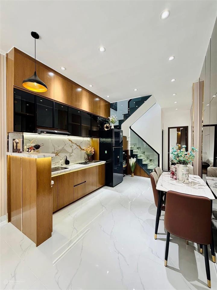 Cô mỹ đi định cư bán gấp nhà nguyễn huy tựđakaoq1, gần chợ đa kao. 3tỷ9  61m2 đang cho thuê 22tr