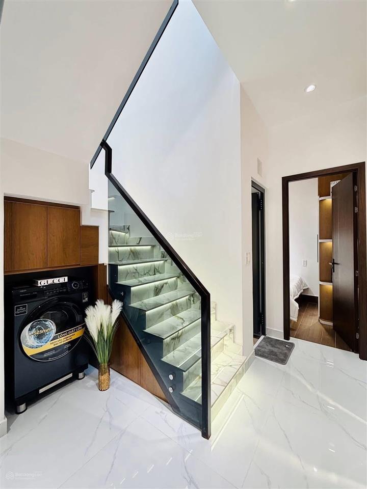 Cô mỹ đi định cư bán gấp nhà nguyễn huy tựđakaoq1, gần chợ đa kao. 3tỷ9  61m2 đang cho thuê 22tr
