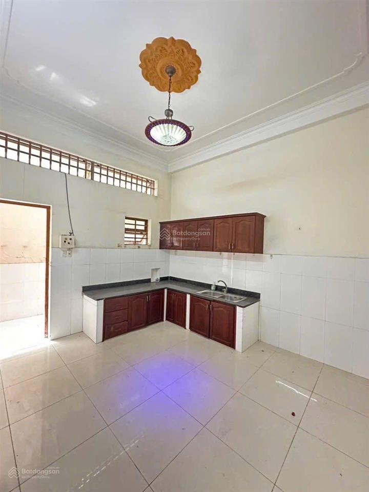 Cần tiền bán nhanh nhà tam hàtam phúthủ đức, gần bệnh viện thủ đức. 2tỷ6/85m2 đang cho thuê 20tr