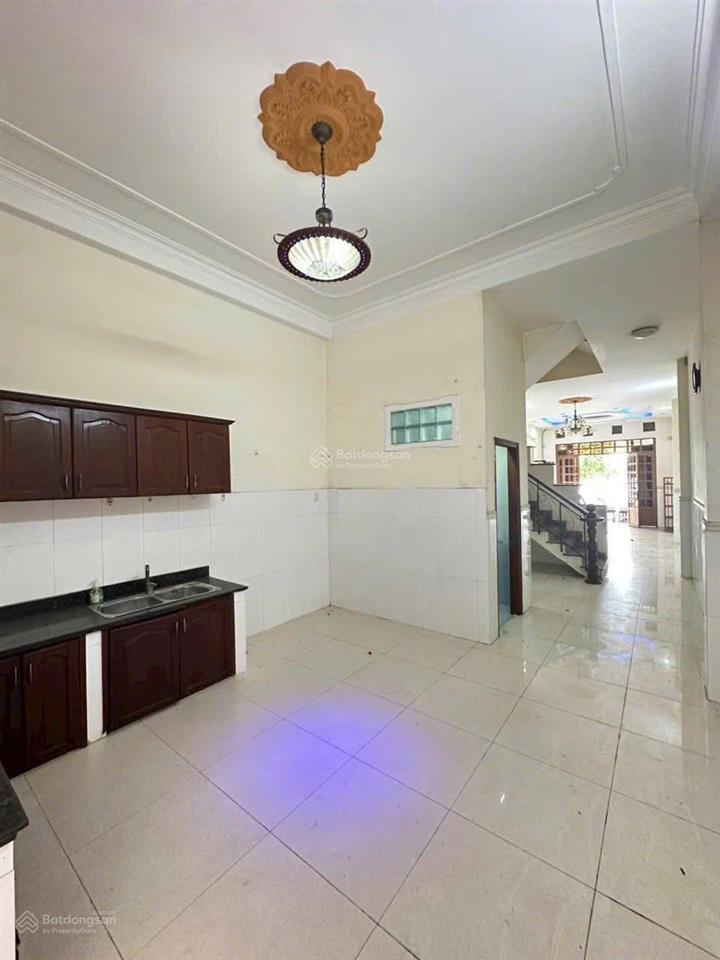Cần tiền bán nhanh nhà tam hàtam phúthủ đức, gần bệnh viện thủ đức. 2tỷ6/85m2 đang cho thuê 20tr