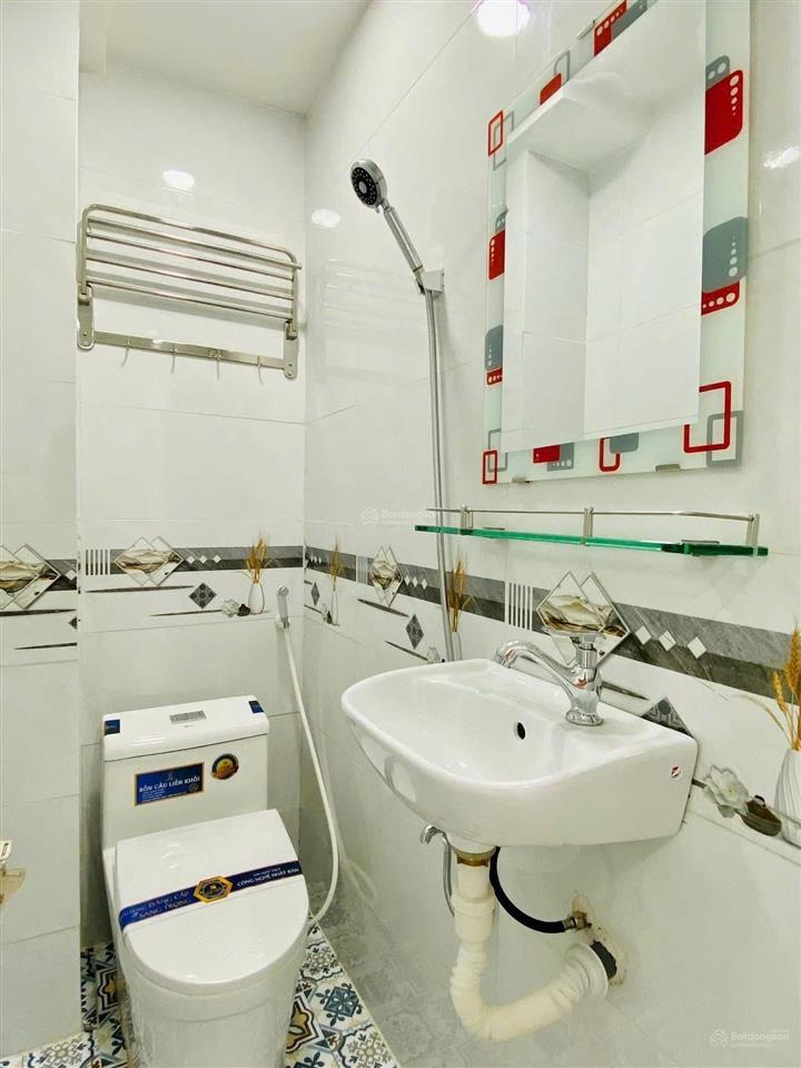 Cô tiên cần tiền bán gấp nhà hùng vươngp9q5, gần chợ an đông. dt 70m2 đang cho thuê 24tr
