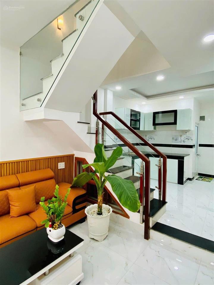 Cô tiên cần tiền bán gấp nhà hùng vươngp9q5, gần chợ an đông. dt 70m2 đang cho thuê 24tr