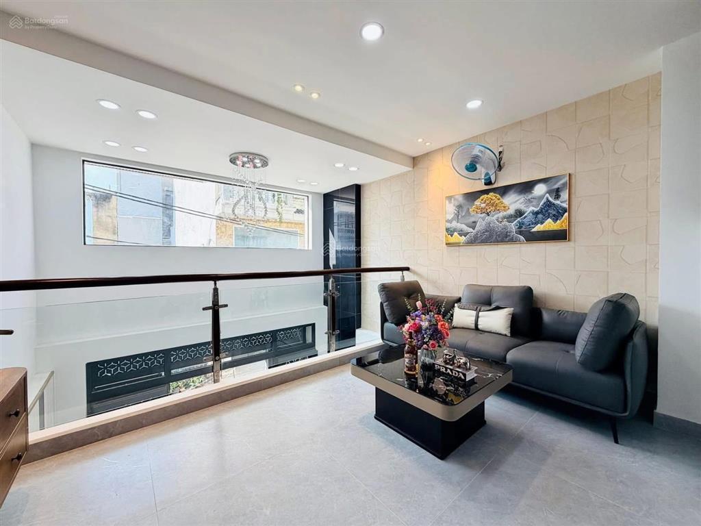 Bán nhà mặt tiền nguyễn phi khanhtân địnhq1. giá 4tỷ5 dt 73m2 đang cho thuê 28tr. nhà lửng 2 lầu