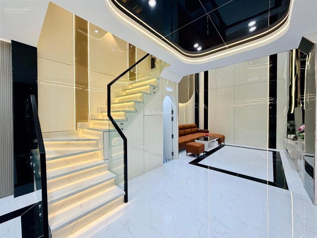 Chủ xoay vốn mở xưởng may bán gấp nhà đặng dungq1 gần chợ tân định. 5tỷ5  88m2 đang cho thuê 30tr