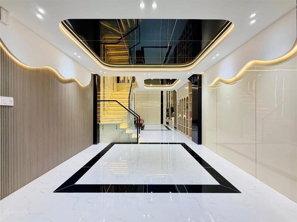 Chủ xoay vốn mở xưởng may bán gấp nhà đặng dungq1 gần chợ tân định. 5tỷ5  88m2 đang cho thuê 30tr