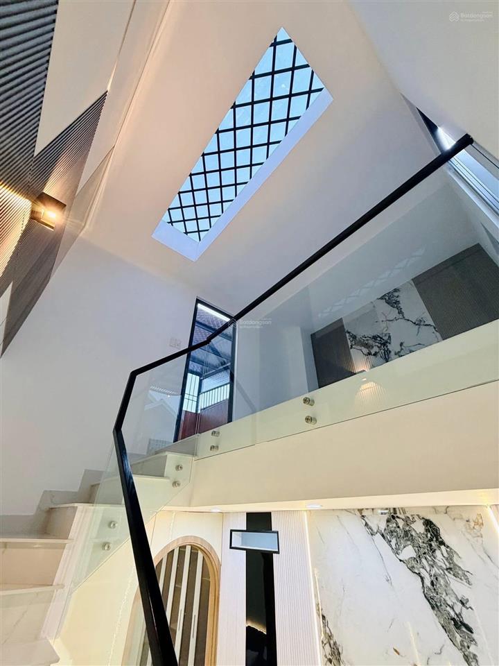 Chủ xoay vốn mở xưởng may bán gấp nhà đặng dungq1 gần chợ tân định. 5tỷ5  88m2 đang cho thuê 30tr