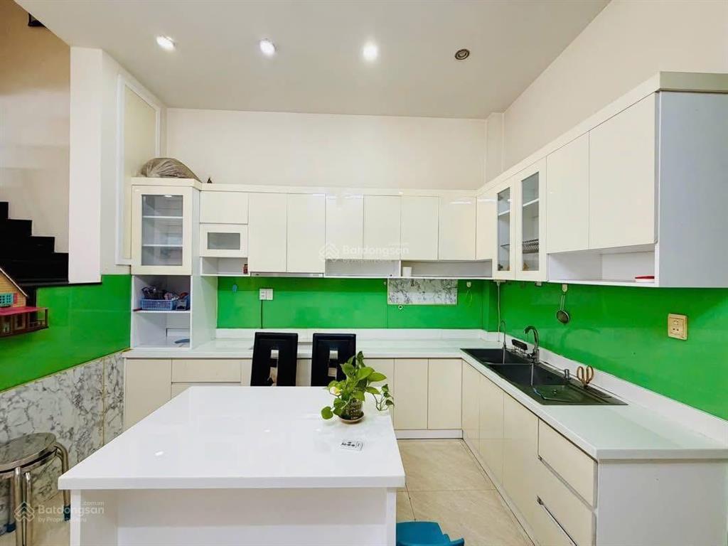 Cô ý bán nhà quốc lộ 13hiệp bình chánhthủ đức gần chợ bình triệu. 2tỷ1 dt 70m2 đang cho thuê 15tr