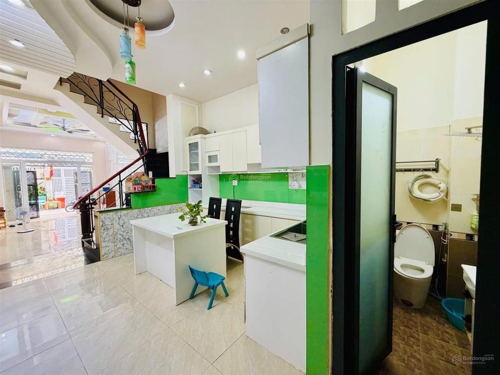 Cô ý bán nhà quốc lộ 13hiệp bình chánhthủ đức gần chợ bình triệu. 2tỷ1 dt 70m2 đang cho thuê 15tr