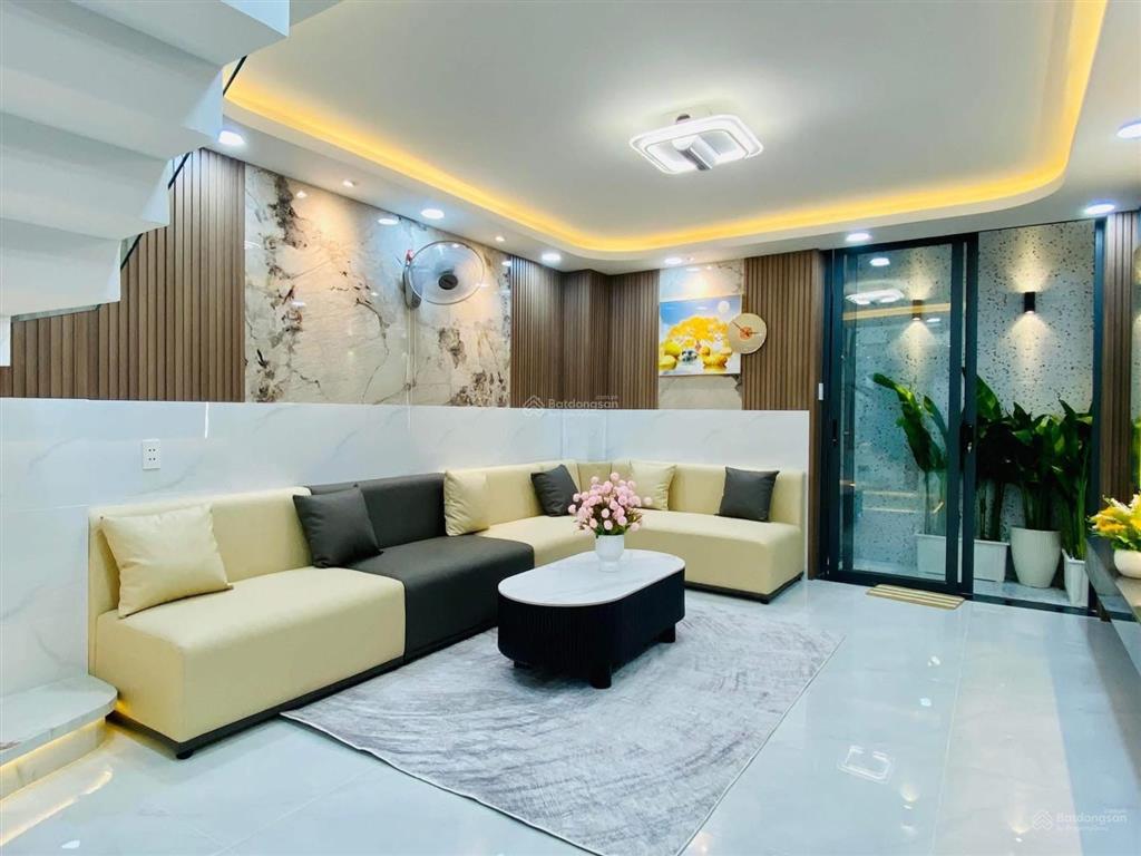 Tôi cần bán nhà huỳnh tịnh củavõ thị sáuq3 gần tiểu học nguyễn thái sơn. 3tỷ975m2 cho thuê 23tr