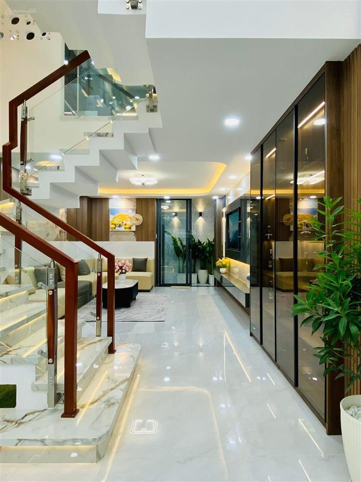 Tôi cần bán nhà huỳnh tịnh củavõ thị sáuq3 gần tiểu học nguyễn thái sơn. 3tỷ975m2 cho thuê 23tr