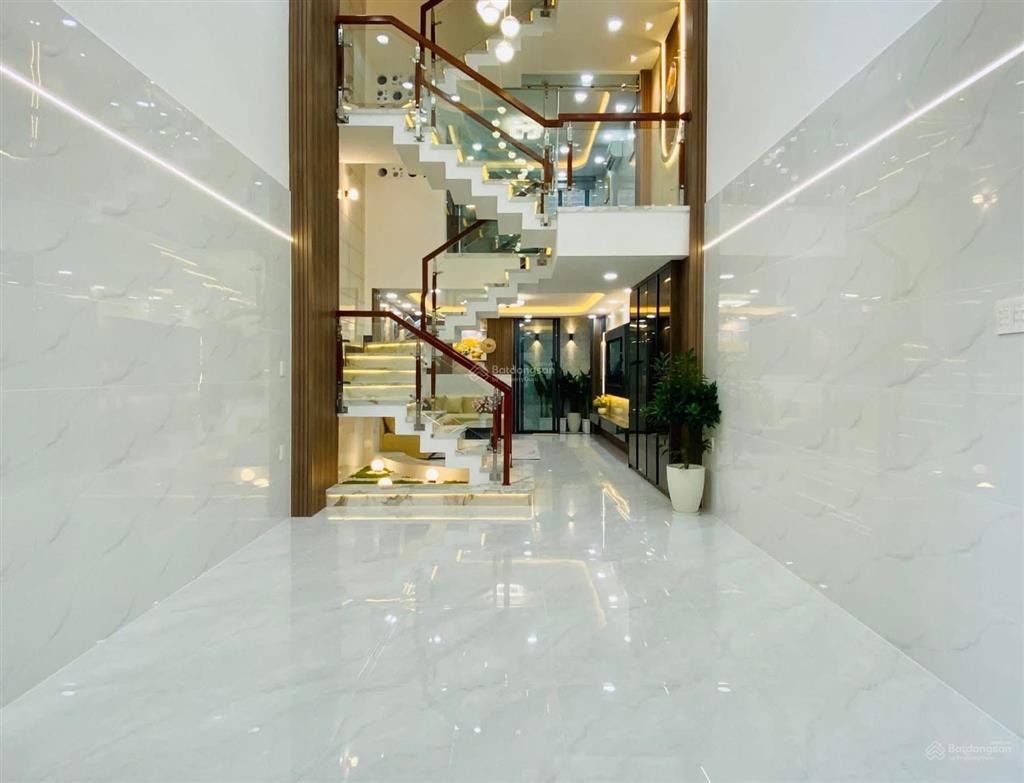 Tôi cần bán nhà huỳnh tịnh củavõ thị sáuq3 gần tiểu học nguyễn thái sơn. 3tỷ975m2 cho thuê 23tr