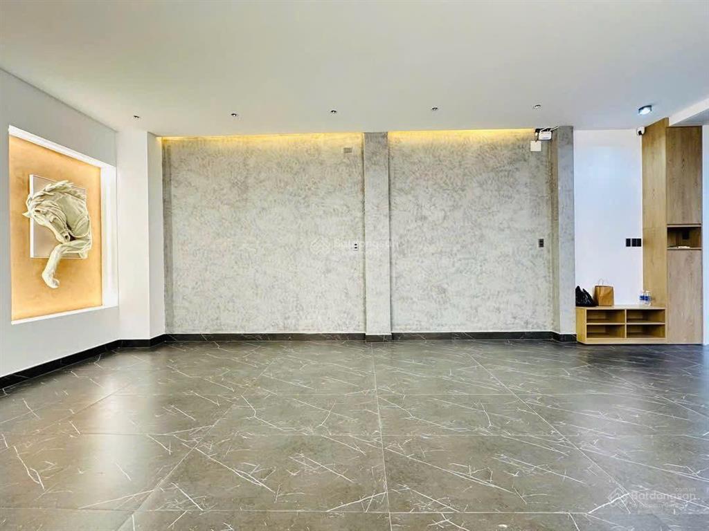 Cô mỹ đi định cư bán nhà nguyễn dubến nghéq1, gần dinh độc lập. 5tỷ600/80m2 đang cho thuê 29tr/th