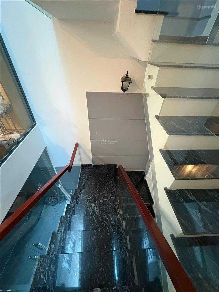 Đi định cư bán nhà nguyên hồngp11bình thạnh, gần trường mầm non 11a. 3tỷ8 dt 74,6m2 cho thuê 25tr