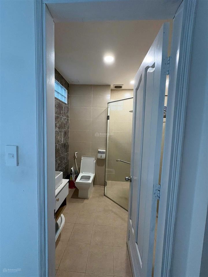 Đi định cư bán nhà nguyên hồngp11bình thạnh, gần trường mầm non 11a. 3tỷ8 dt 74,6m2 cho thuê 25tr