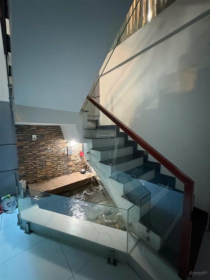 Đi định cư bán nhà nguyên hồngp11bình thạnh, gần trường mầm non 11a. 3tỷ8 dt 74,6m2 cho thuê 25tr