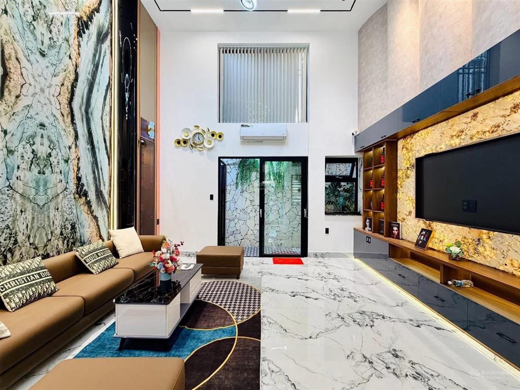 Bán nhà 2tỷ390 dt 90m2 nguyễn thị điệuphước long bq9 gần cao đẳng công thương. đang cho thuê 22tr