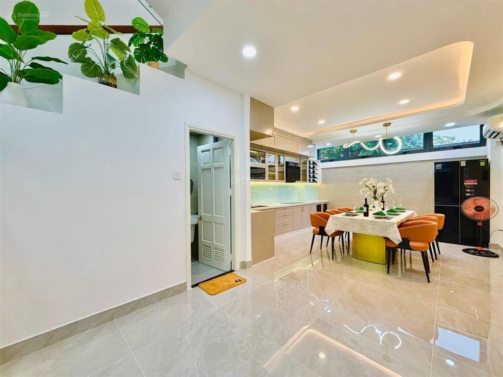 Đi định cư bán gấp nhà lê văn việtq9, gần đại học sư phạm kỹ thuật. 2tỷ090/76m2 đang cho thuê 17tr