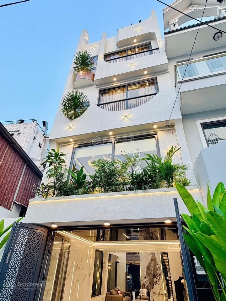 Giảm giá bán gấp nhà lý văn phức  tân định  q1 gần công viên lê văn tám. 76m2 đang cho thuê 28tr