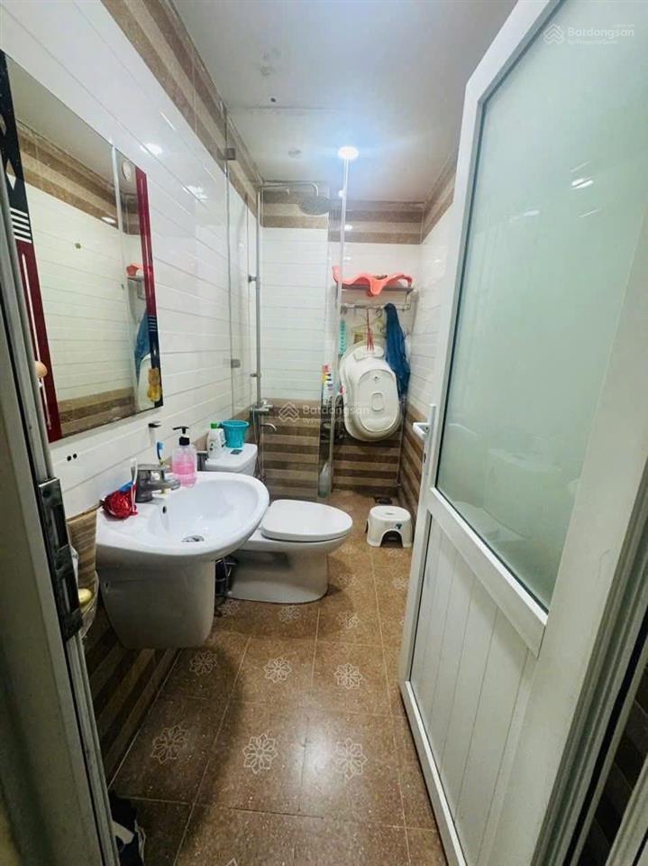 Tôi về quê ở bán nhà đồng naip15q10 gần siêu thị go miền đông. giá 3tỷ800/72m2 đang cho thuê 27tr