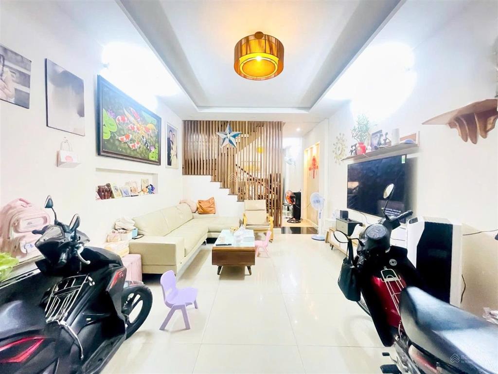Cô lữ cần tiền giảm giá bán gấp nhà nhà bàn cờp3q3, gần chợ bàn cờ. dt 62m2 đang cho thuê 24tr