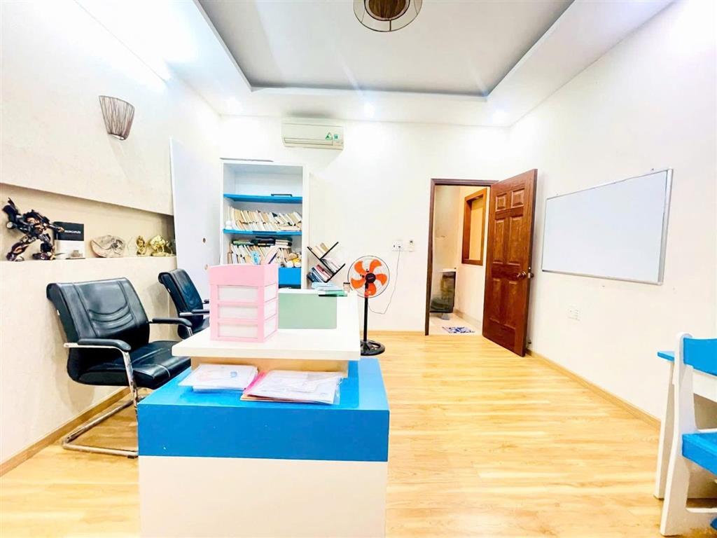 Cô lữ cần tiền giảm giá bán gấp nhà nhà bàn cờp3q3, gần chợ bàn cờ. dt 62m2 đang cho thuê 24tr