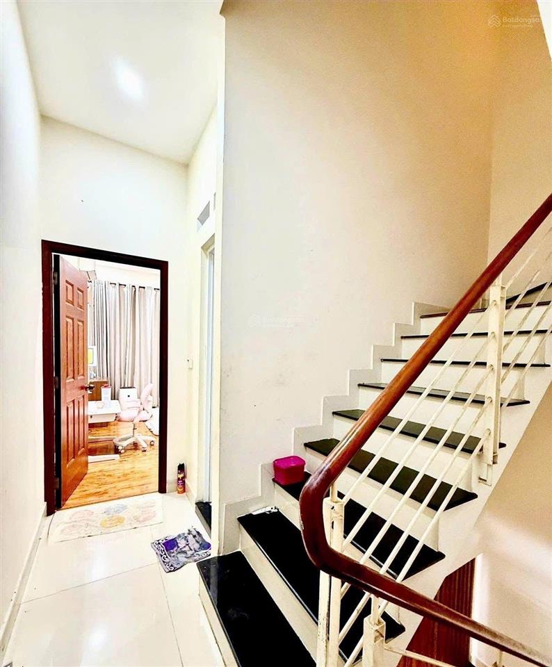 Cô lữ cần tiền giảm giá bán gấp nhà nhà bàn cờp3q3, gần chợ bàn cờ. dt 62m2 đang cho thuê 24tr